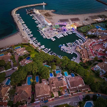 With Secure Underground Parking Lejlighed Marbella